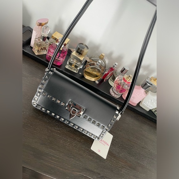 Valentino ROCKSTUD23 E/W SMOOTH CALFSKIN SHOULDER BAG - Picture 2 of 9